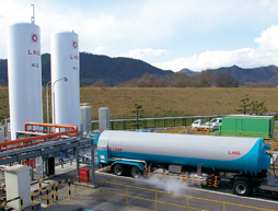 LNG satellite facilities. Yamazaki Baking is promoting a change from heavy fuel oil to less CO2-emitting natural gas (Okayama Plant).