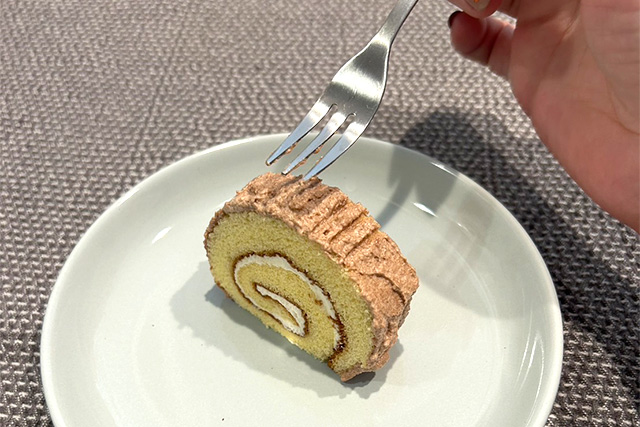 5つに切ったロールケーキ(バニラ)